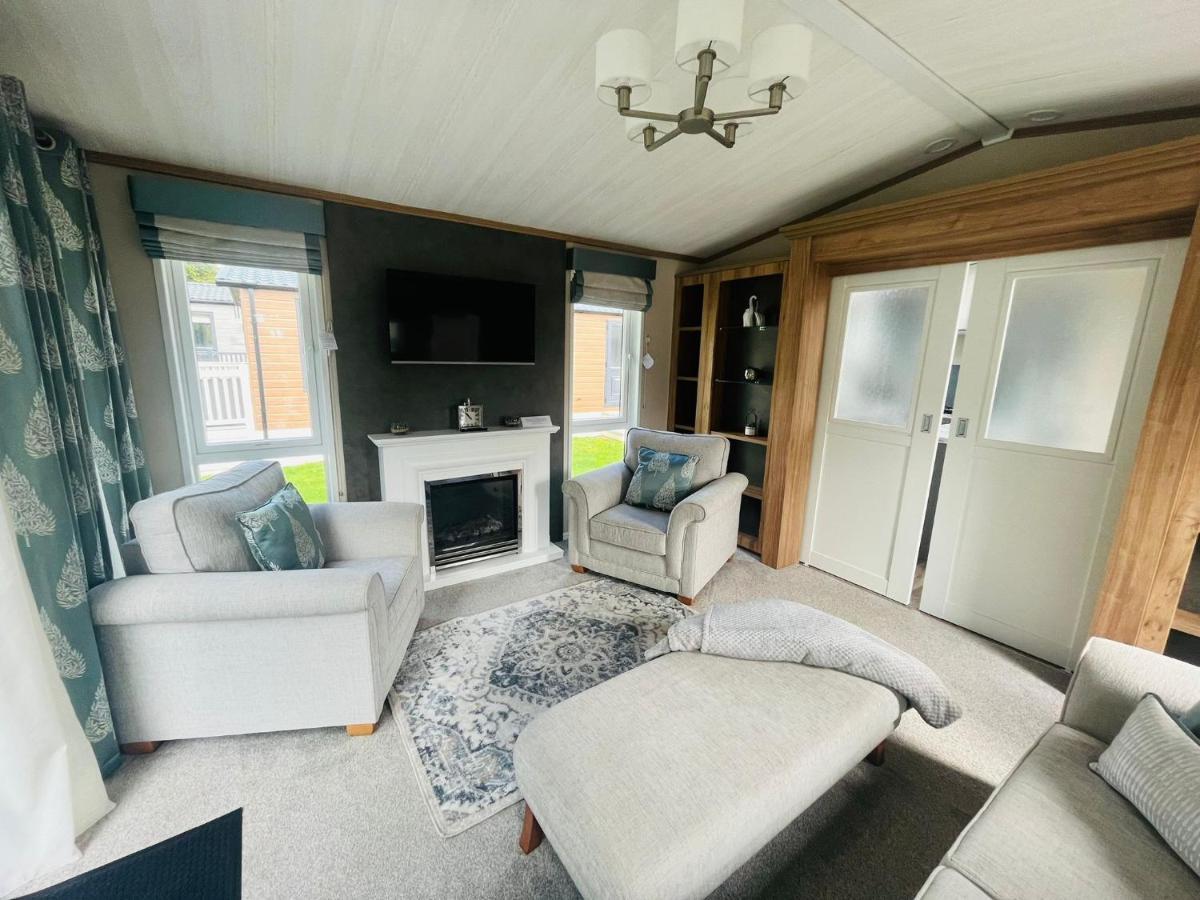 Coopers Corner, With Hot Tub Holiday home York