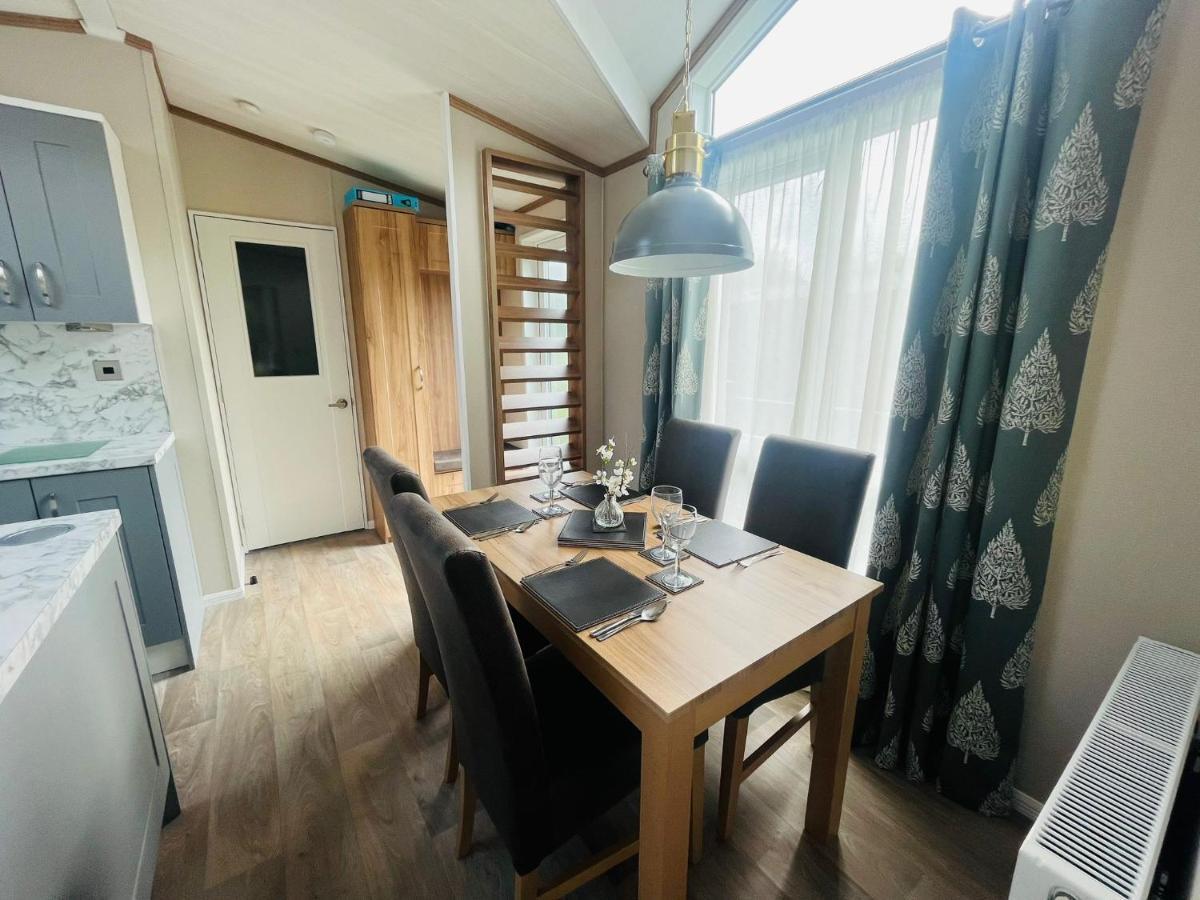 Coopers Corner, With Hot Tub Holiday home York