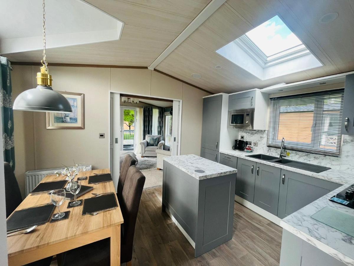 Coopers Corner, With Hot Tub * York