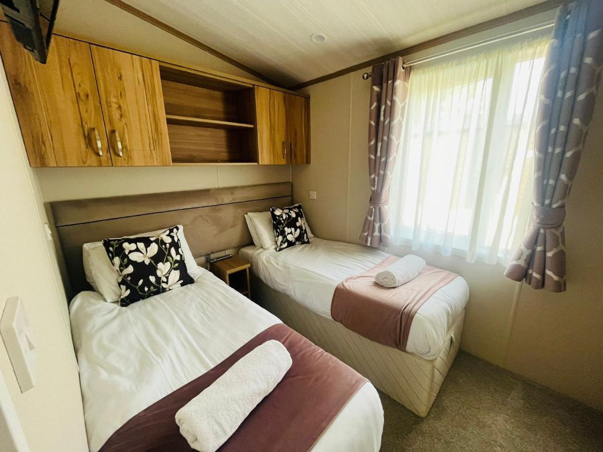 Coopers Corner, With Hot Tub Holiday home