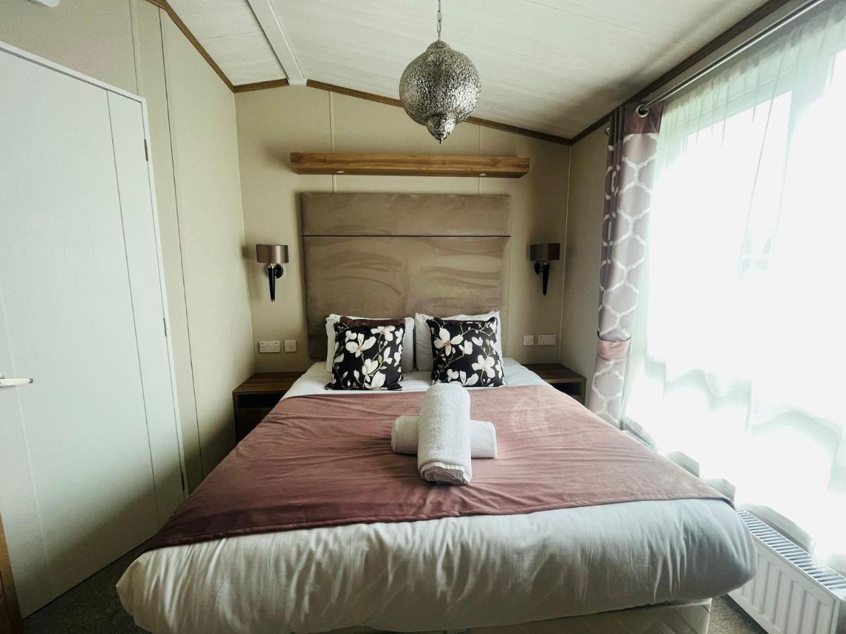 Coopers Corner, With Hot Tub Holiday home